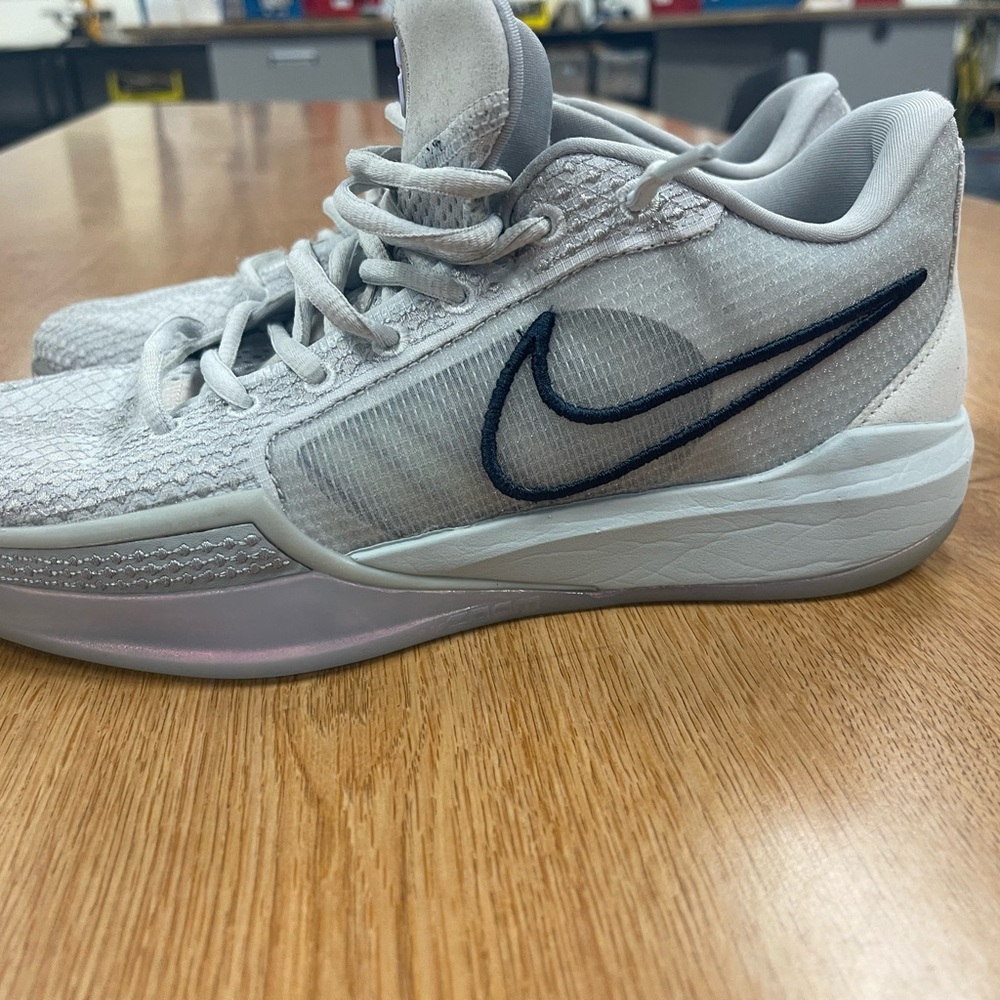 Nike Sabrina 1 size 9 women’s
